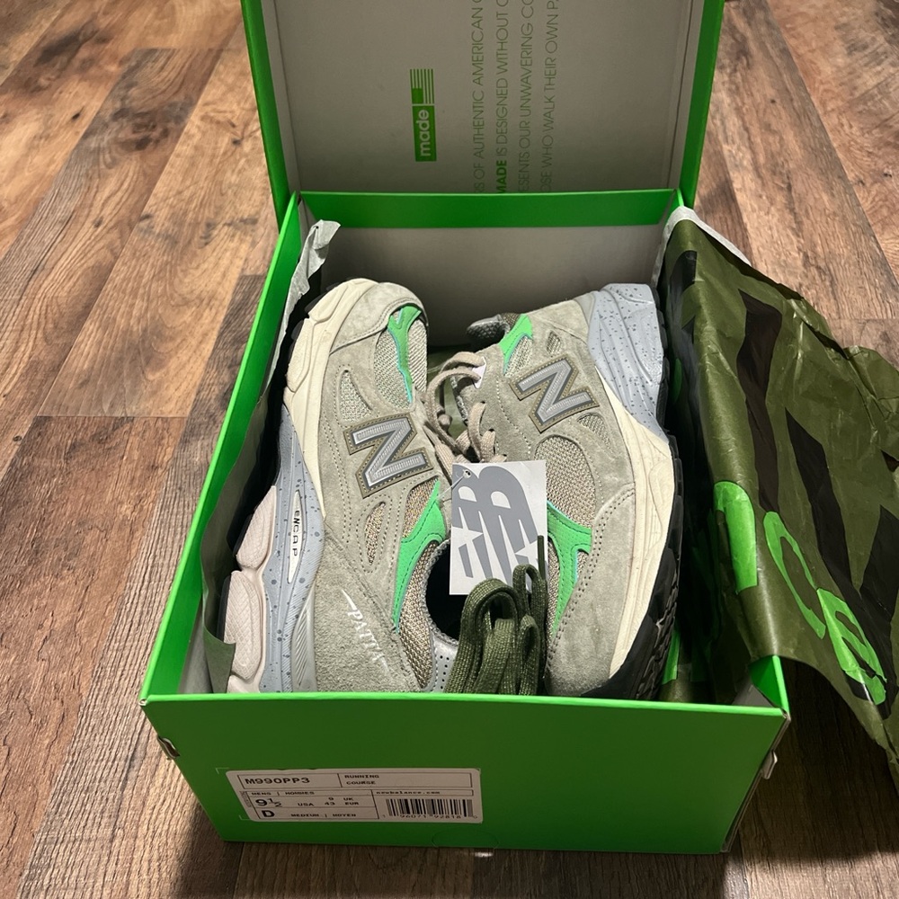 Men’s New Balance Patta 990 V 3 in Grey and Green